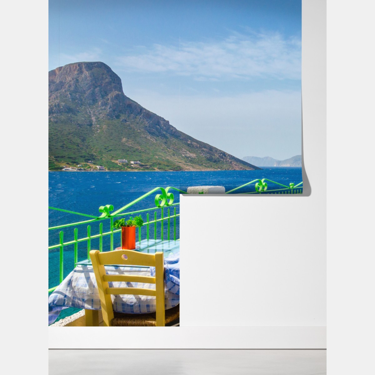 Fototapeta słoneczny taras nadmorski z widokiem na morze – Wallissimo® Fototapeta słoneczny taras nadmorski z widokiem na morze – Wallissimo®