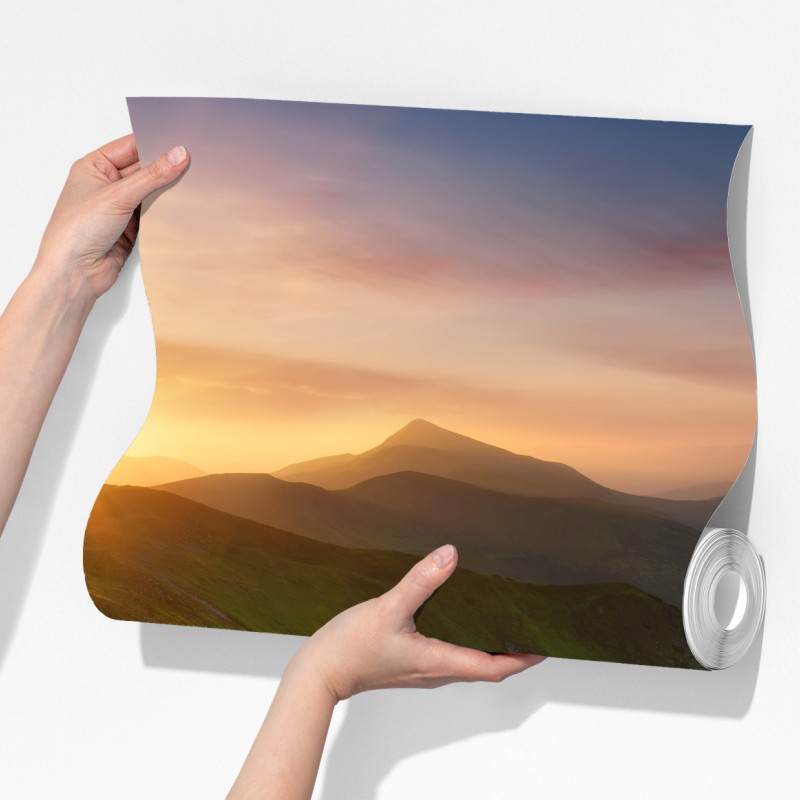 Fototapeta wschód słońca nad zieloną doliną górską – Wallissimo® Fototapeta wschód słońca nad zieloną doliną górską – Wallissimo®