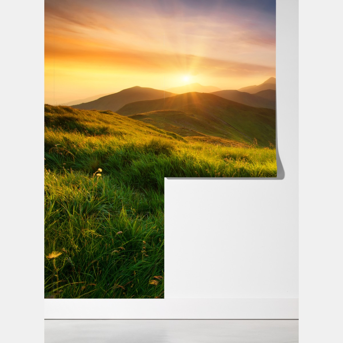 Fototapeta wschód słońca nad zieloną doliną górską – Wallissimo® Fototapeta wschód słońca nad zieloną doliną górską – Wallissimo®