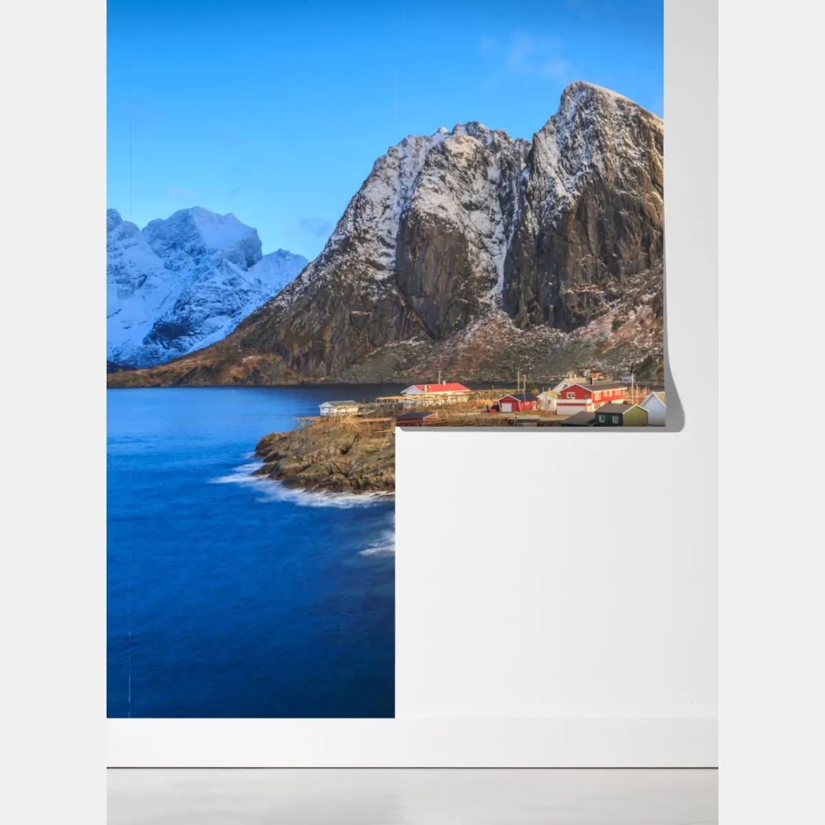 Fototapeta wioska nadbrzeżna w Norwegii z czerwonymi domkami – Wallissimo® Fototapeta wioska nadbrzeżna w Norwegii z czerwonymi domkami – Wallissimo®