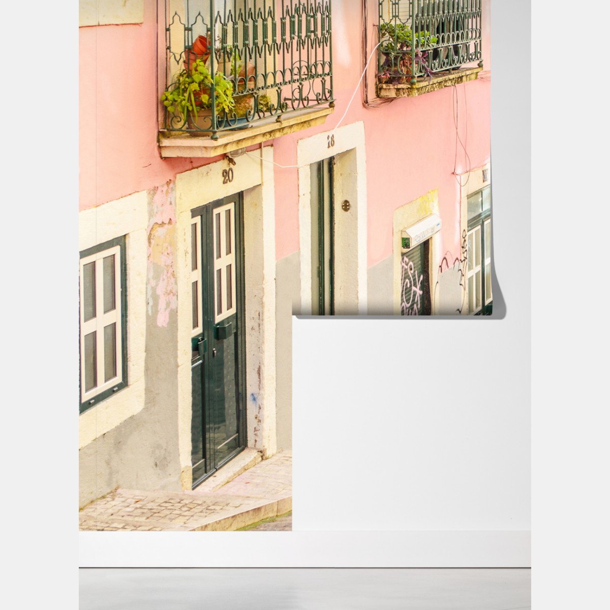 Fototapeta słoneczny tramwaj na pastelowej ulicy w Lizbonie – Wallissimo® Fototapeta słoneczny tramwaj na pastelowej ulicy w Lizbonie – Wallissimo®