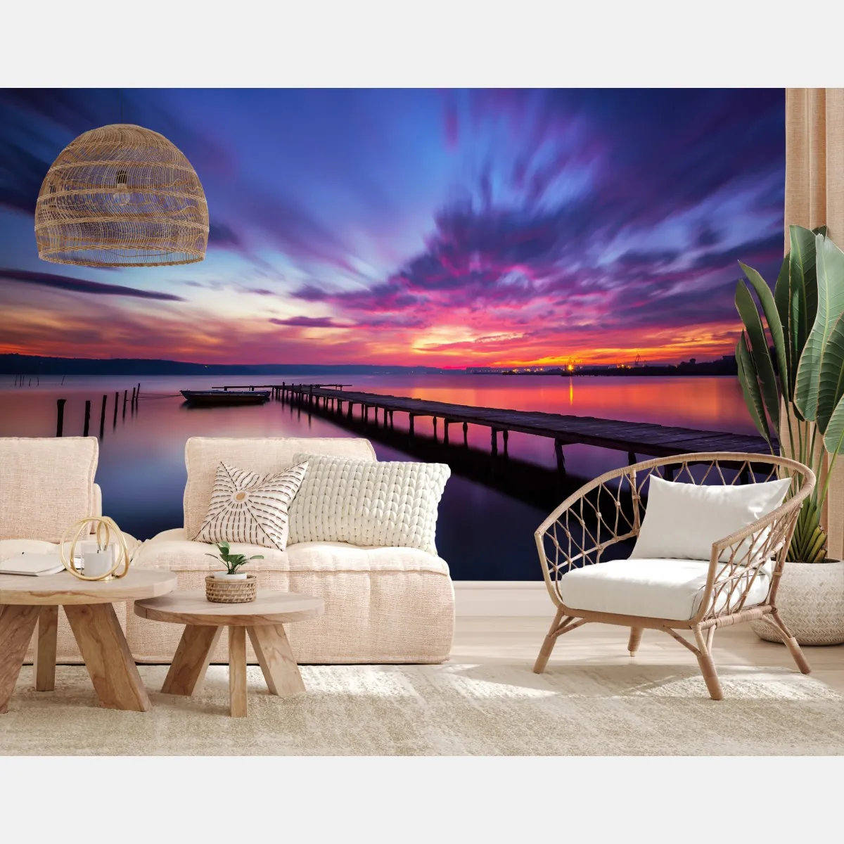 Fototapeta zachód słońca nad spokojnym jeziorem z drewnianym pomostem – Wallissimo® Fototapeta zachód słońca nad spokojnym jeziorem z drewnianym pomostem – Wallissimo®