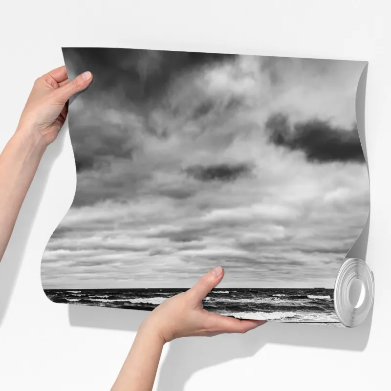 Fototapeta dramatyczne czarno-białe molo prowadzące w burzliwe morze – Wallissimo® Fototapeta dramatyczne czarno-białe molo prowadzące w burzliwe morze – Wallissimo®