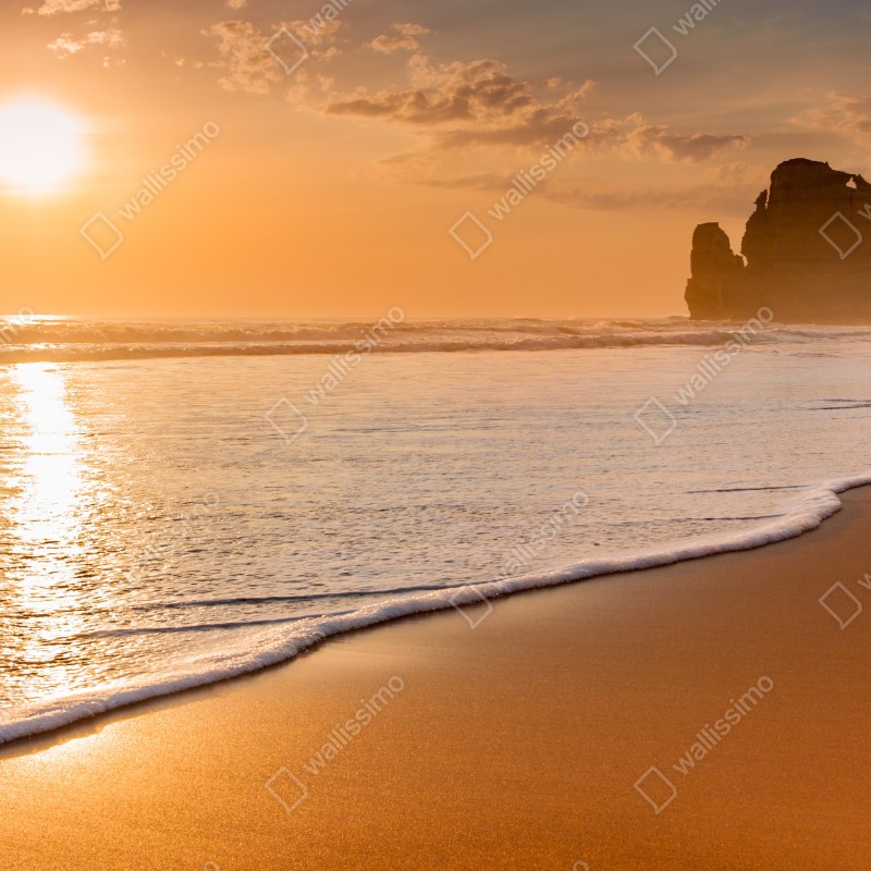 Fototapeta złocisty zachód słońca nad plażą – Wallissimo® Fototapeta złocisty zachód słońca nad plażą – Wallissimo®