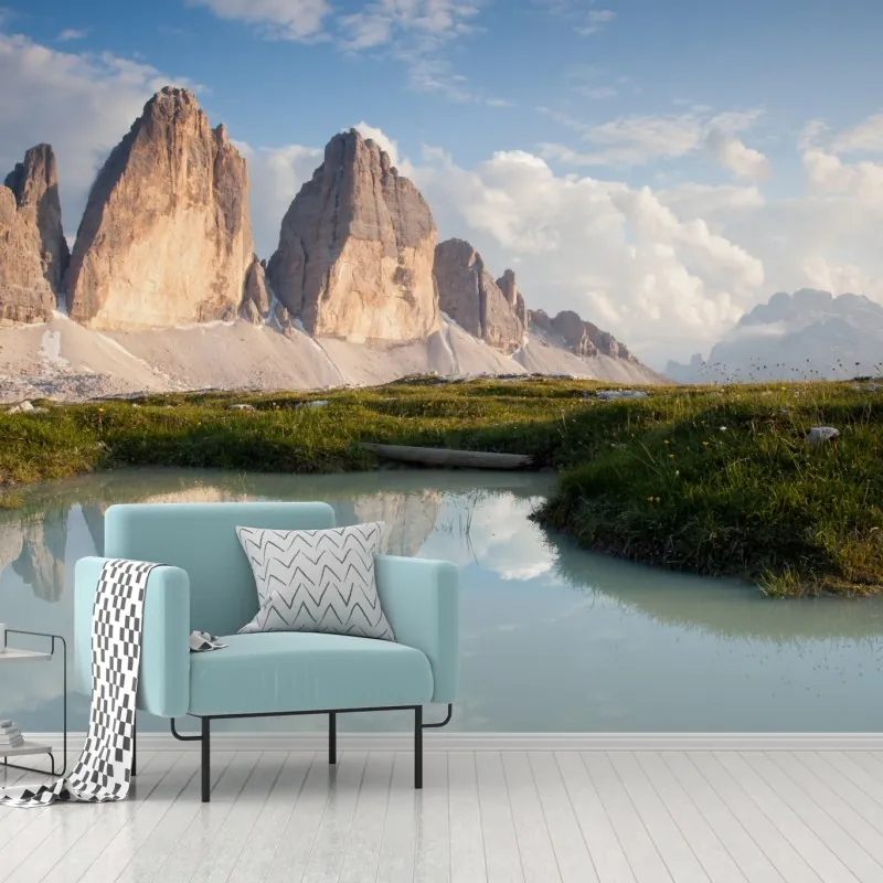 Fototapeta słoneczne alpejskie szczyty odbite w spokojnym jeziorze – Wallissimo® Fototapeta słoneczne alpejskie szczyty odbite w spokojnym jeziorze – Wallissimo®