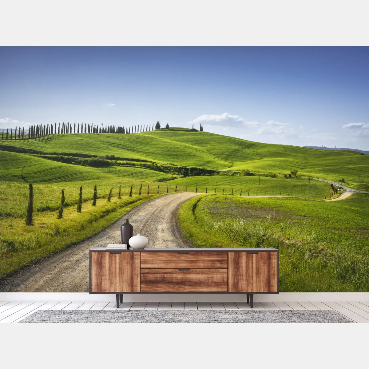 Fototapeta wiejska droga w Toskanii przez zielone wzgórza – Wallissimo® Fototapeta wiejska droga w Toskanii przez zielone wzgórza – Wallissimo®