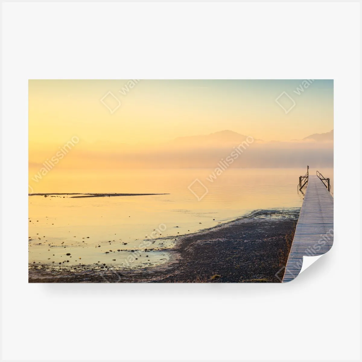 Fototapeta mglisty wschód nad drewnianym molo – Wallissimo® Fototapeta mglisty wschód nad drewnianym molo – Wallissimo®