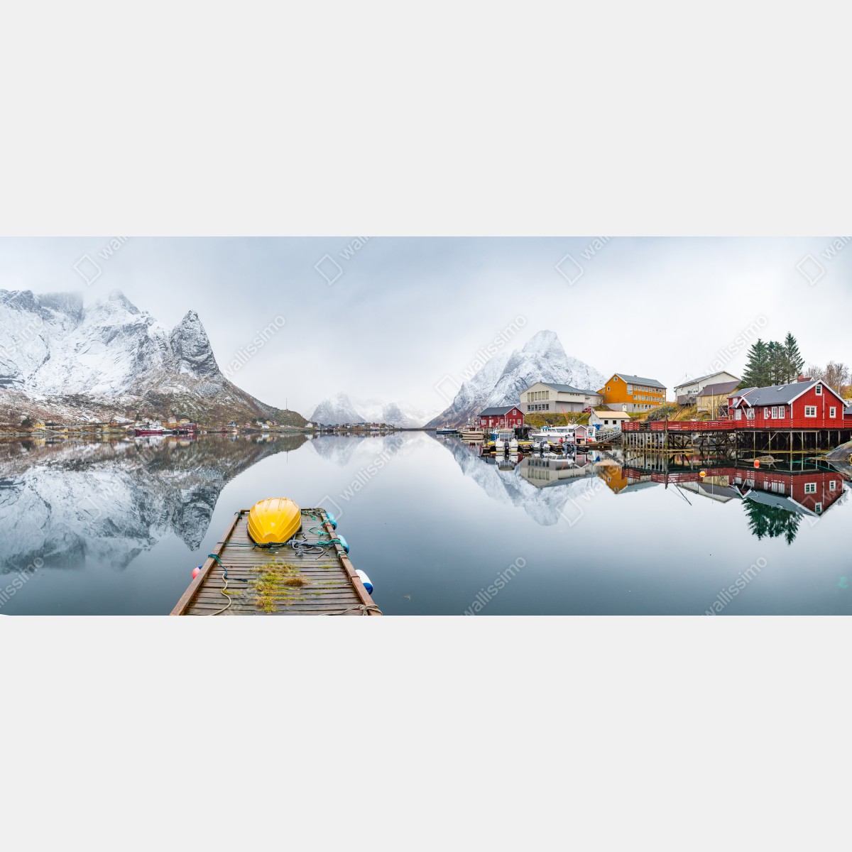 Fototapeta spokojna panorama górskiego fiordu – Wallissimo® Fototapeta spokojna panorama górskiego fiordu – Wallissimo®