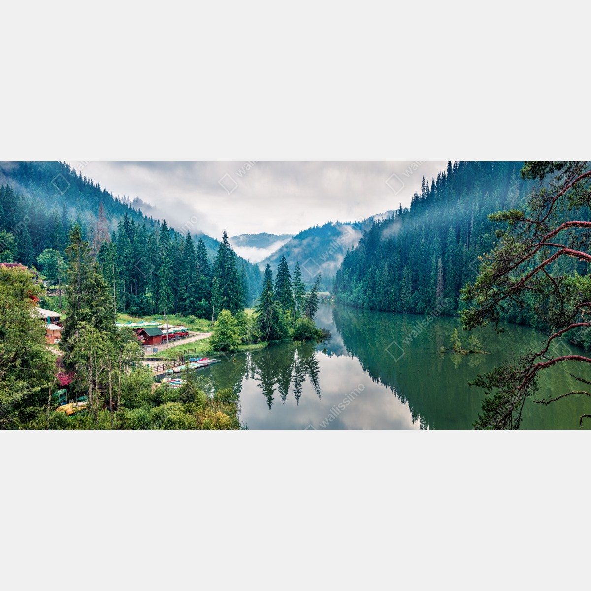 Fototapeta mglisty poranek nad Lacu Rosu – Wallissimo® Fototapeta mglisty poranek nad Lacu Rosu – Wallissimo®