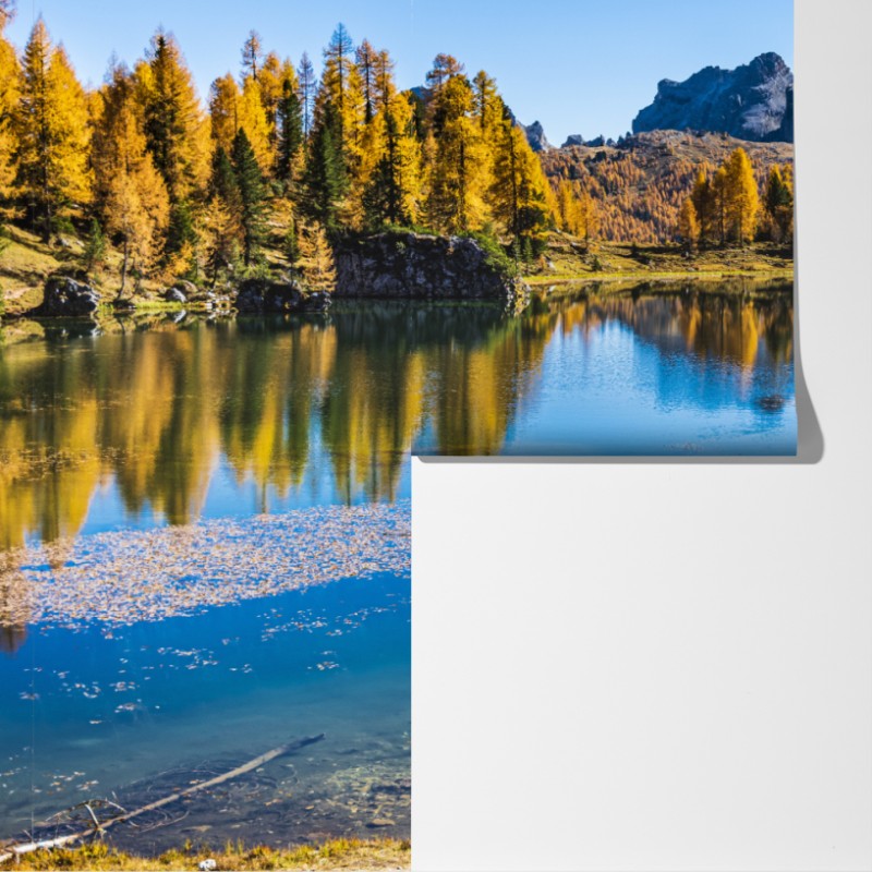 Fototapeta jesienne alpejskie jezioro z odbiciami gór – Wallissimo® Fototapeta jesienne alpejskie jezioro z odbiciami gór – Wallissimo®