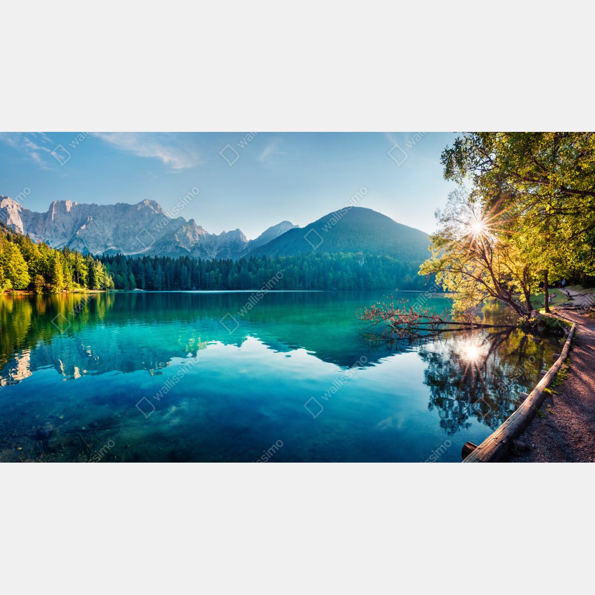 Fototapeta słoneczne jezioro Fusine, Alpy Julijskie – Wallissimo® Fototapeta słoneczne jezioro Fusine, Alpy Julijskie – Wallissimo®