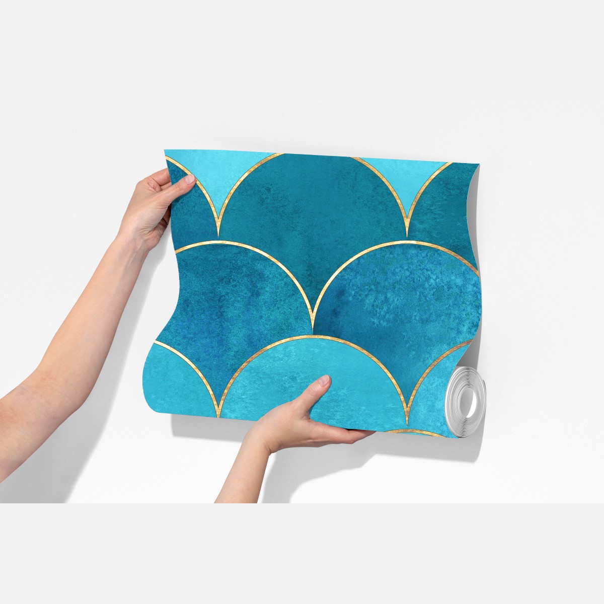 Fototapeta turkusowy wzór łusek z złotymi detalami – Wallissimo® Fototapeta turkusowy wzór łusek z złotymi detalami – Wallissimo®