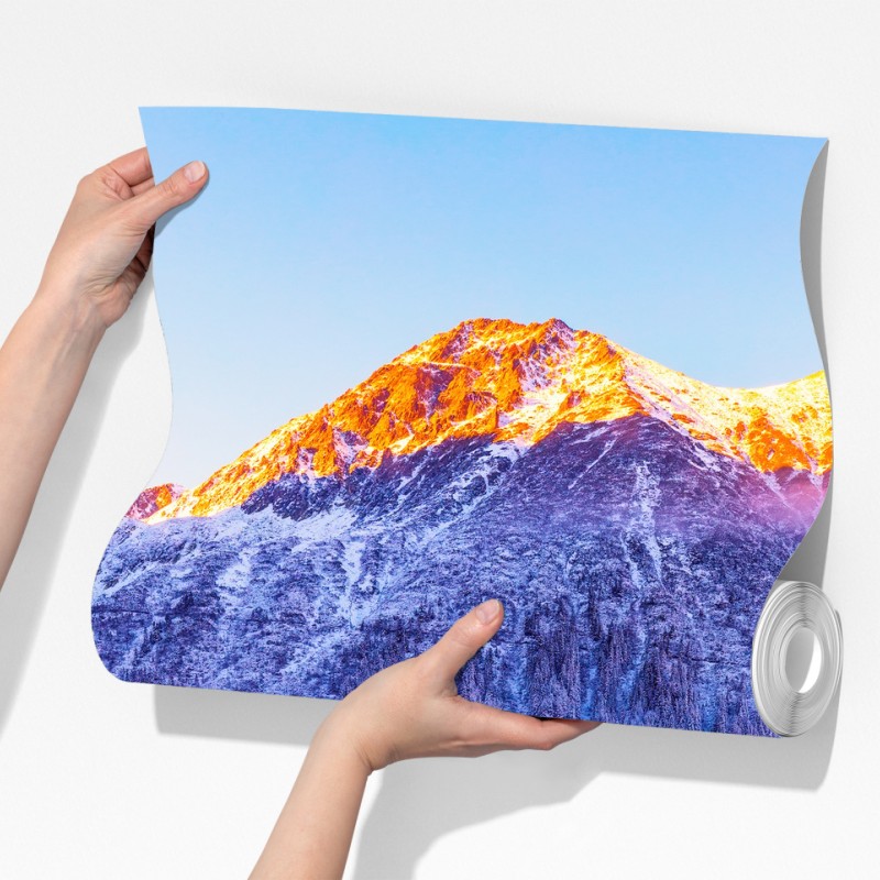 Fototapeta góry skąpane w świetle wschodu nad zamarzniętym jeziorem – Wallissimo® Fototapeta góry skąpane w świetle wschodu nad zamarzniętym jeziorem – Wallissimo®