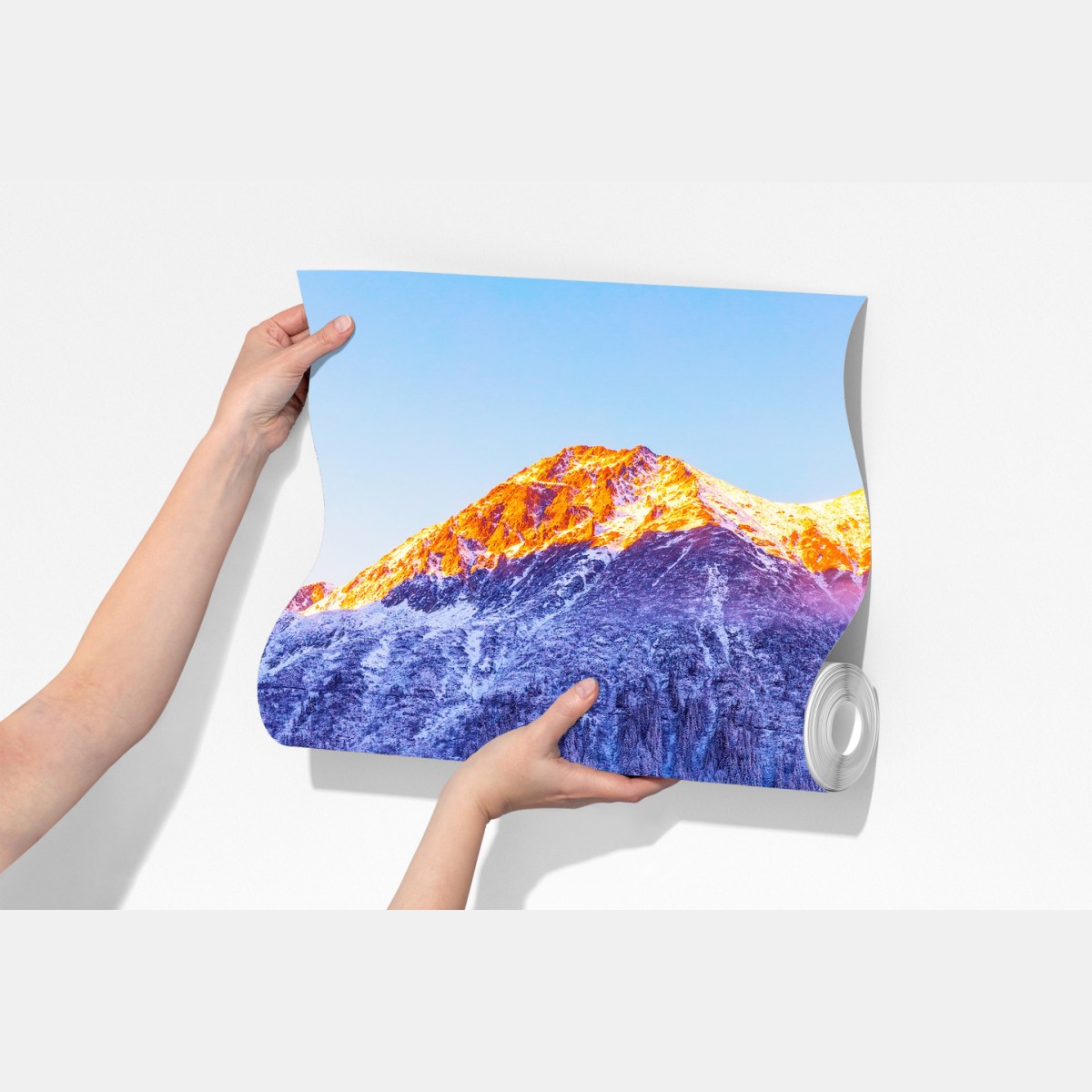 Fototapeta góry skąpane w świetle wschodu nad zamarzniętym jeziorem – Wallissimo® Fototapeta góry skąpane w świetle wschodu nad zamarzniętym jeziorem – Wallissimo®