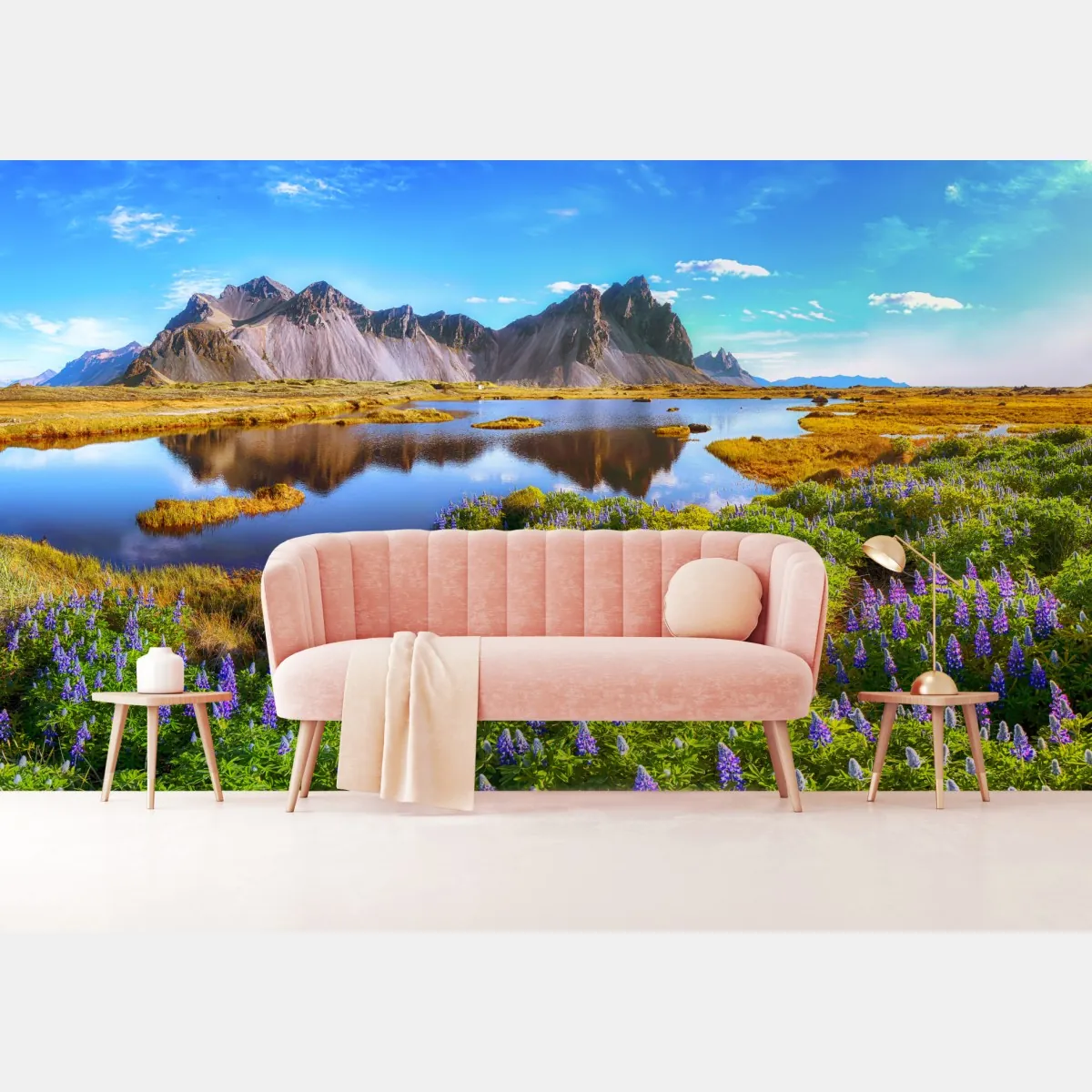 Fototapeta żywe łubinowe łąki przy Vestrahorn, Islandia – Wallissimo® Fototapeta żywe łubinowe łąki przy Vestrahorn, Islandia – Wallissimo®