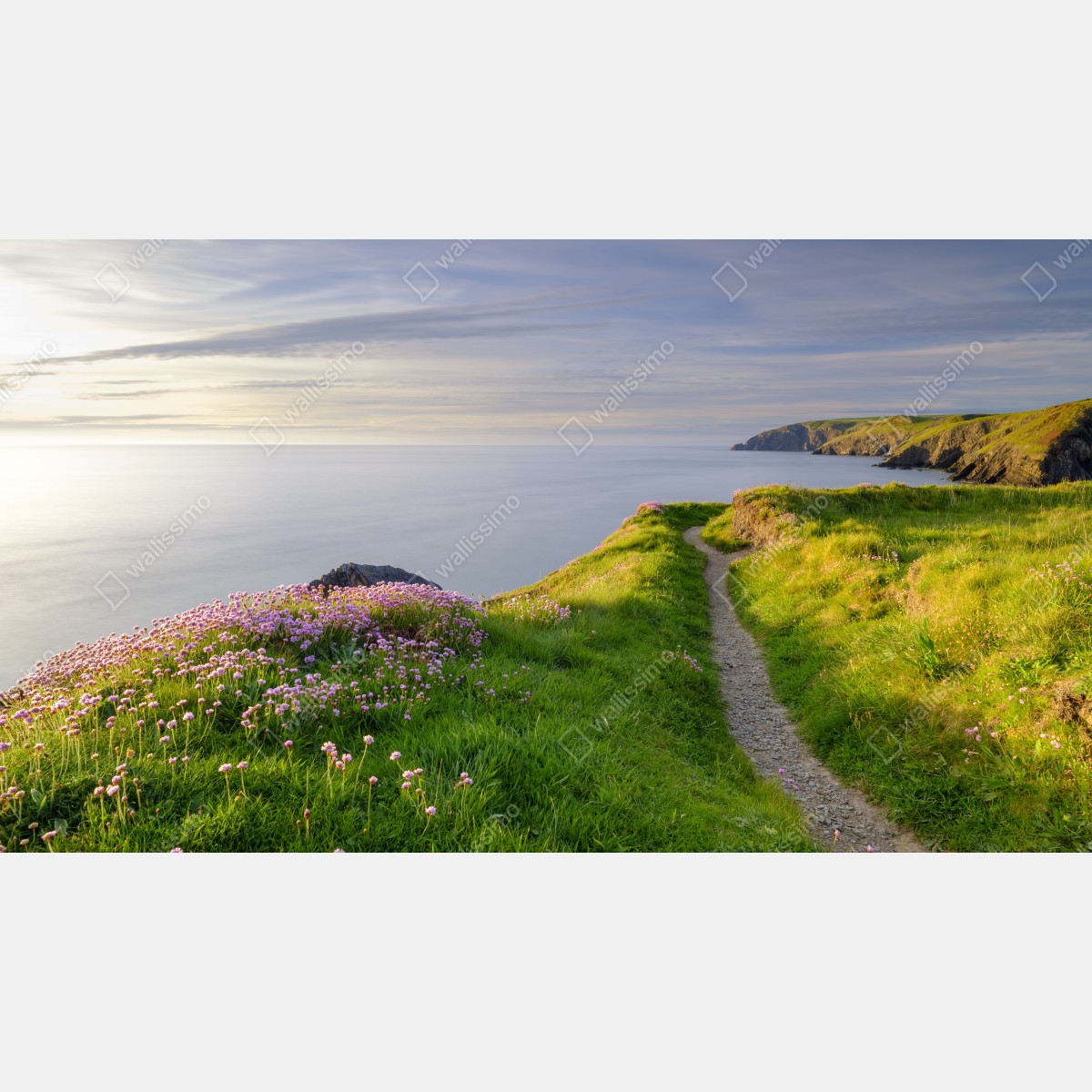 Fototapeta zatoka Ceibwr ścieżka nadmorska o zmierzchu – Wallissimo® Fototapeta zatoka Ceibwr ścieżka nadmorska o zmierzchu – Wallissimo®