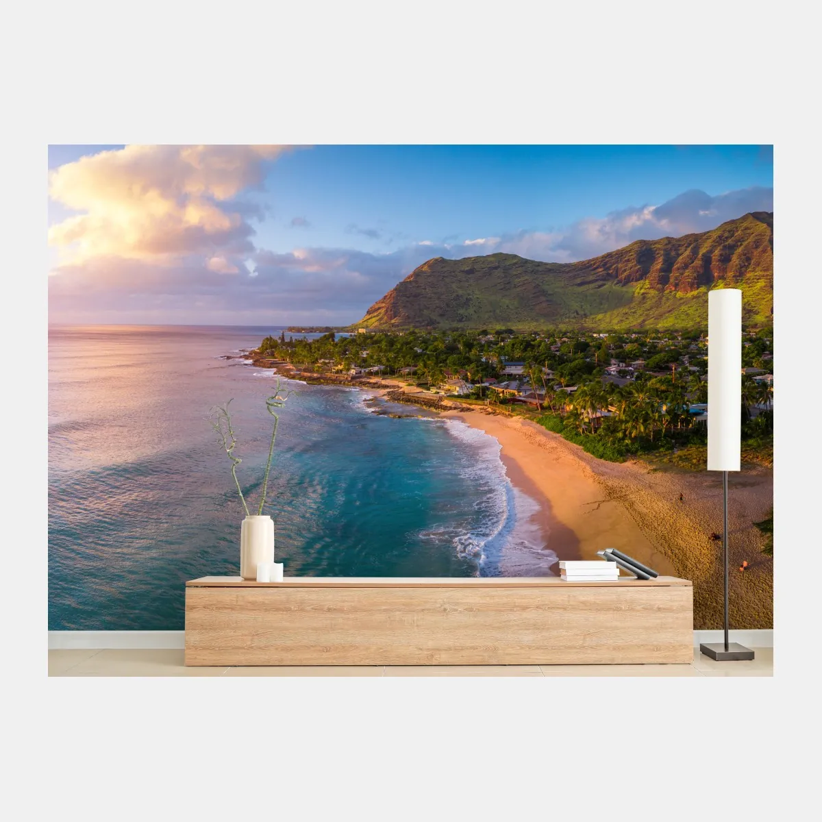 Fototapeta panorama plaży o zachodzie słońca z górami tropikalnymi – Wallissimo® Fototapeta panorama plaży o zachodzie słońca z górami tropikalnymi – Wallissimo®