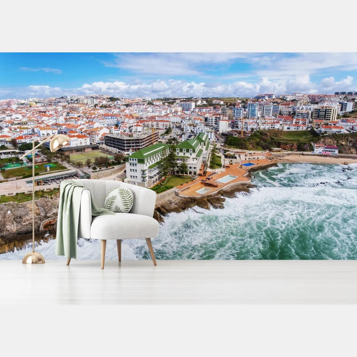 Fototapeta widok z lotu ptaka na nadmorskie miasteczko z falami – Wallissimo® Fototapeta widok z lotu ptaka na nadmorskie miasteczko z falami – Wallissimo®