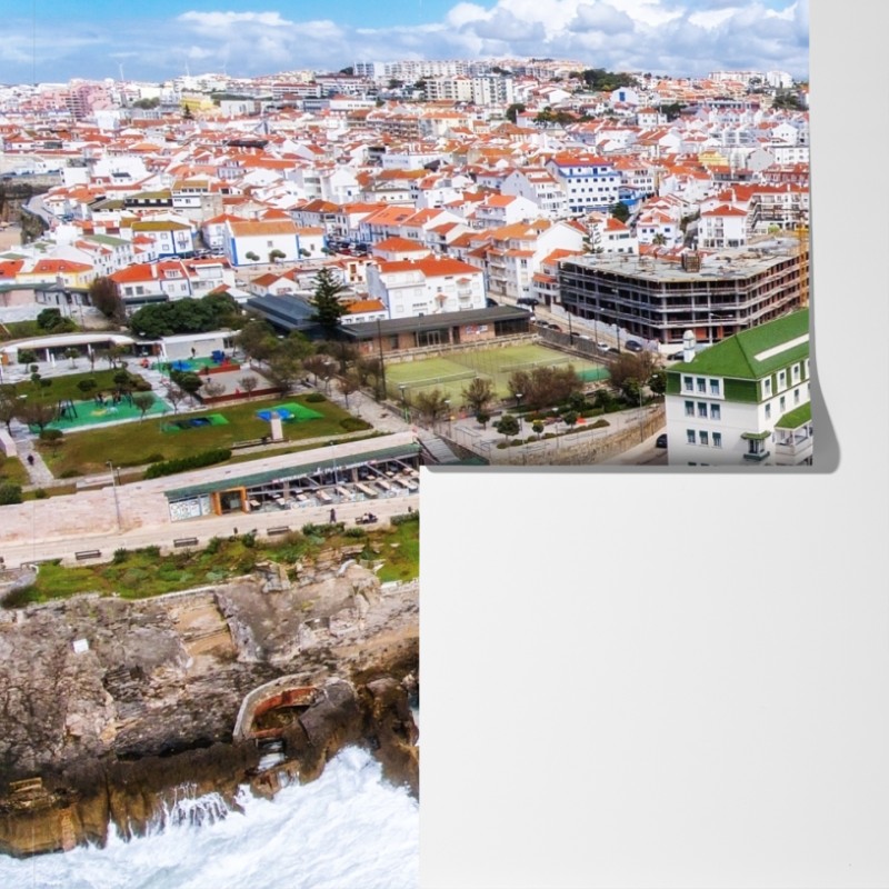 Fototapeta widok z lotu ptaka na nadmorskie miasteczko z falami – Wallissimo® Fototapeta widok z lotu ptaka na nadmorskie miasteczko z falami – Wallissimo®