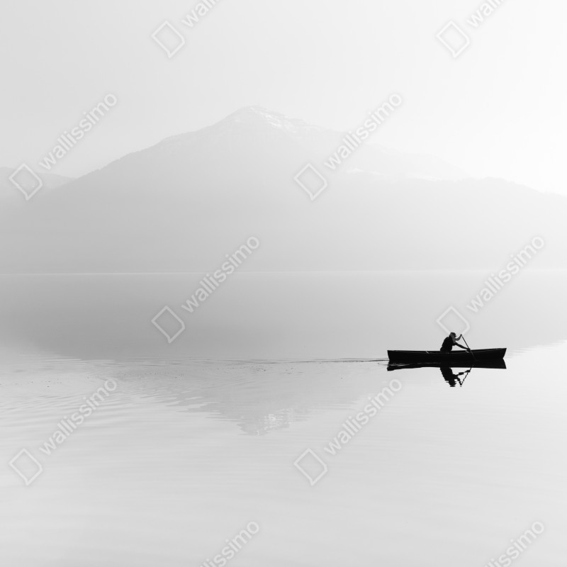 Fototapeta samotny wioślarz na mglistym jeziorze – Wallissimo® Fototapeta samotny wioślarz na mglistym jeziorze – Wallissimo®