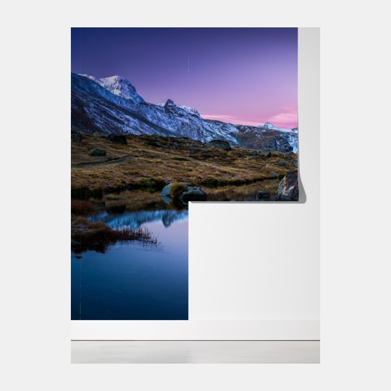 Fototapeta spokojne alpejskie odbicie o zachodzie – Wallissimo® Fototapeta spokojne alpejskie odbicie o zachodzie – Wallissimo®