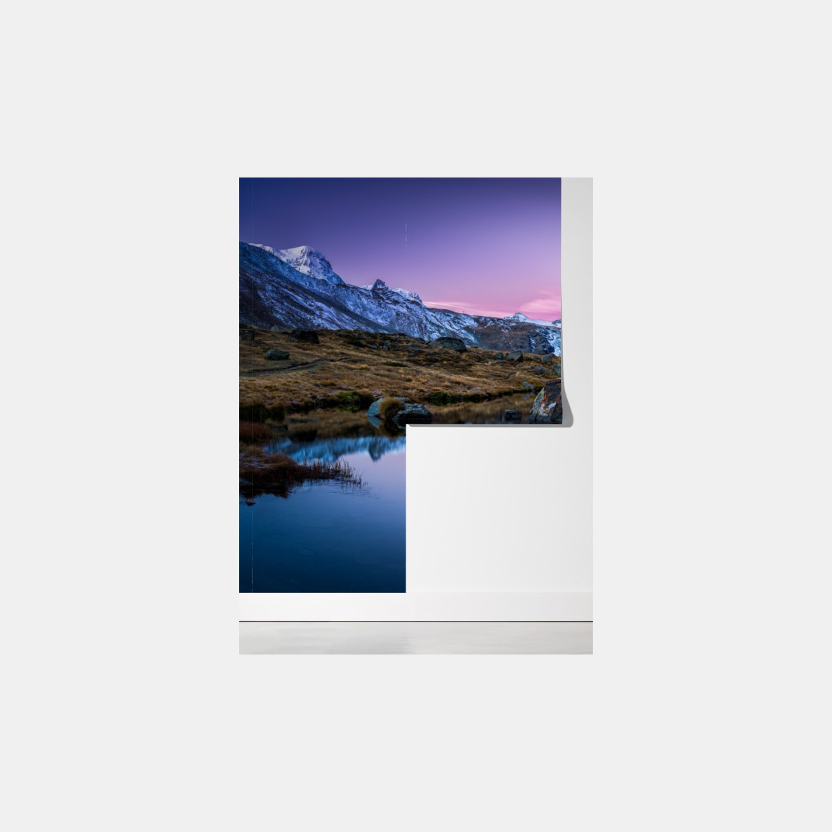 Fototapeta spokojne alpejskie odbicie o zachodzie – Wallissimo® Fototapeta spokojne alpejskie odbicie o zachodzie – Wallissimo®