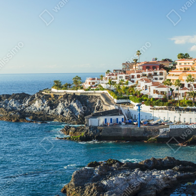 Fototapeta słoneczna panorama nadmorskiego miasteczka – Wallissimo® Fototapeta słoneczna panorama nadmorskiego miasteczka – Wallissimo®