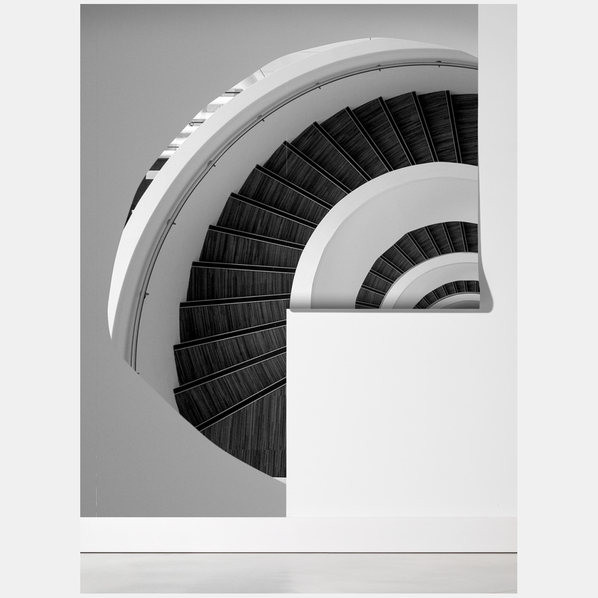 Fototapeta spiralne schody w monochromie – Wallissimo® Fototapeta spiralne schody w monochromie – Wallissimo®