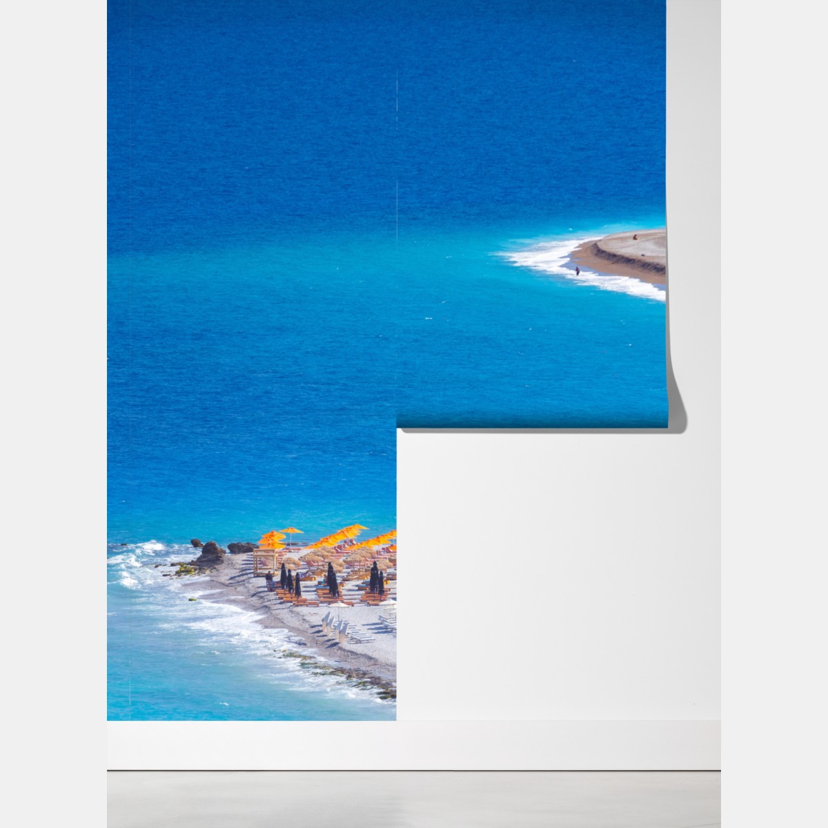 Fototapeta Rodos plaża z kolorowymi parasolami – Wallissimo® Fototapeta Rodos plaża z kolorowymi parasolami – Wallissimo®