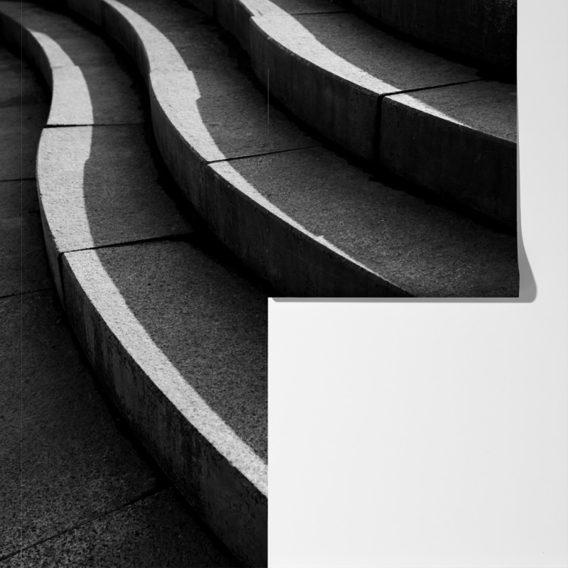 Fototapeta zakrzywione betonowe schody w cieniu – Wallissimo® Fototapeta zakrzywione betonowe schody w cieniu – Wallissimo®