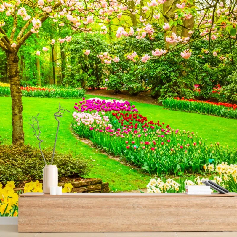 Fototapeta wiosenny ogród w rozkwicie: tulipany i kwiat wiśni – Wallissimo® Fototapeta wiosenny ogród w rozkwicie: tulipany i kwiat wiśni – Wallissimo®