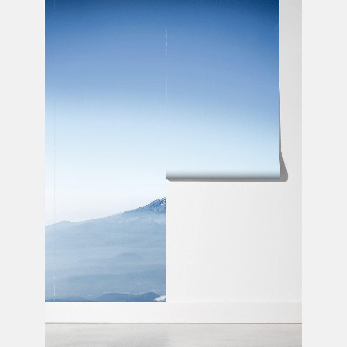 Fototapeta mglisty niebieski szczyt górski – Wallissimo® Fototapeta mglisty niebieski szczyt górski – Wallissimo®