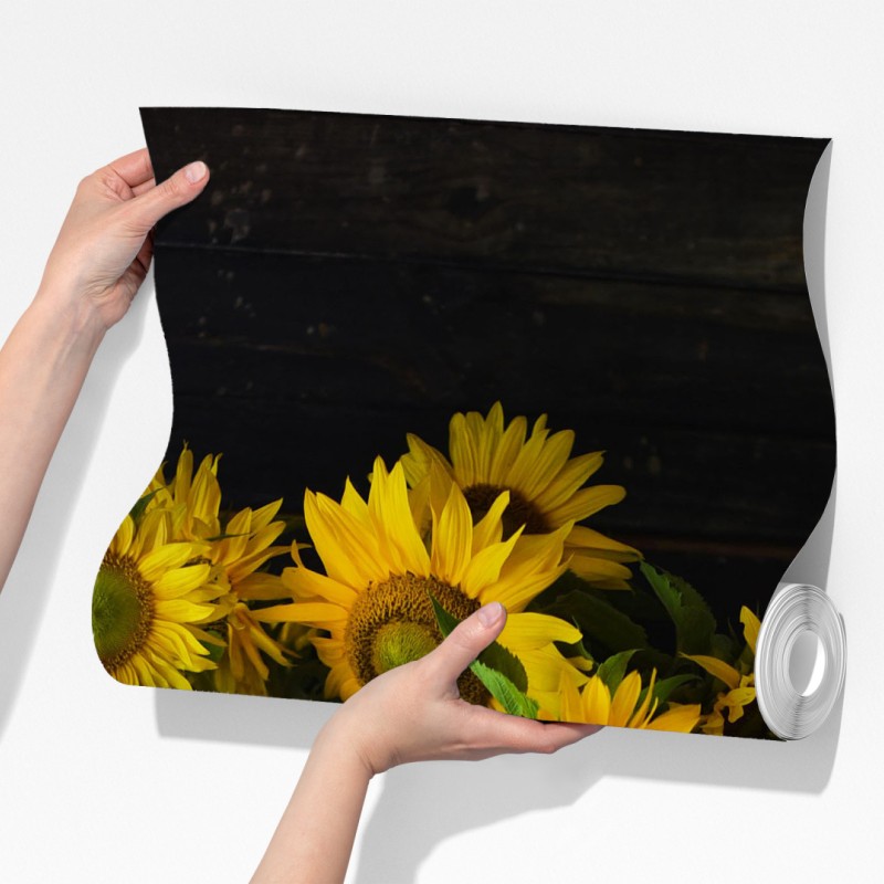 Fototapeta wibrujący bukiet słoneczników na vintage stołku – Wallissimo® Fototapeta wibrujący bukiet słoneczników na vintage stołku – Wallissimo®