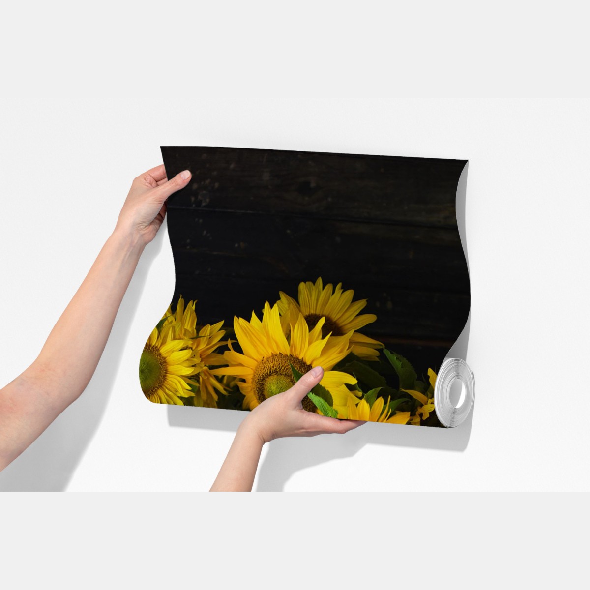 Fototapeta wibrujący bukiet słoneczników na vintage stołku – Wallissimo® Fototapeta wibrujący bukiet słoneczników na vintage stołku – Wallissimo®