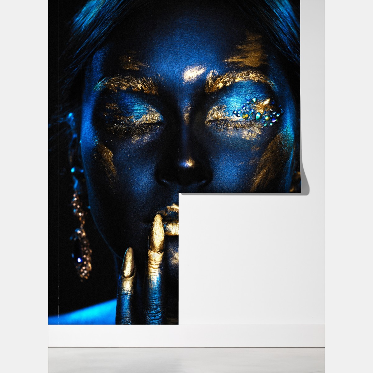 Fototapeta mistyczny portret w złocie i błękicie – Wallissimo® Fototapeta mistyczny portret w złocie i błękicie – Wallissimo®