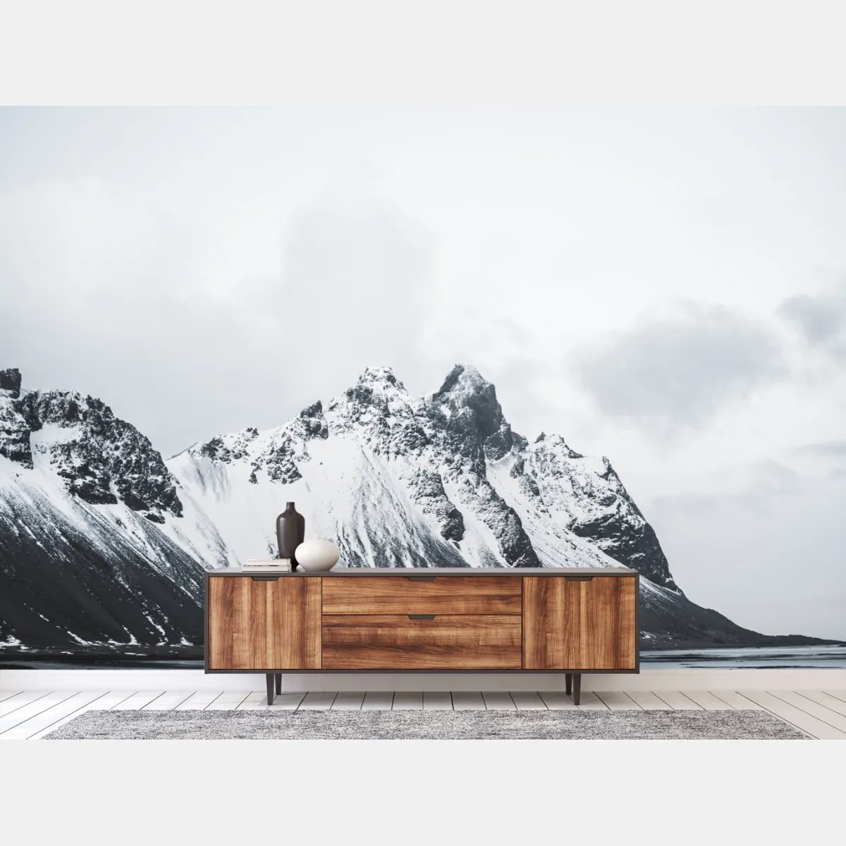 Fototapeta spokojny ośnieżony krajobraz górski nad morzem – Wallissimo® Fototapeta spokojny ośnieżony krajobraz górski nad morzem – Wallissimo®