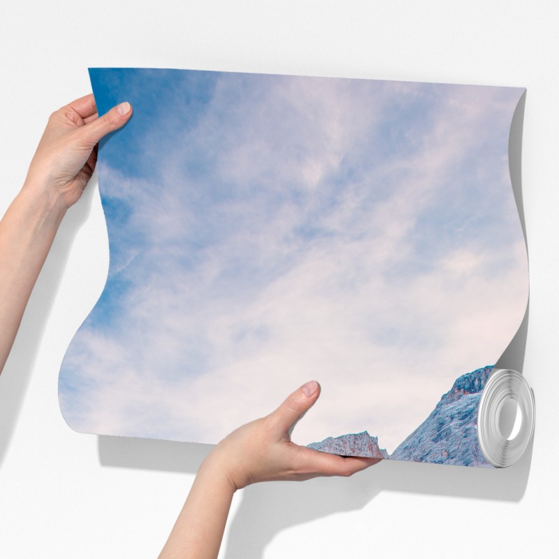 Fototapeta spokojne alpejskie jezioro z drewnianym pomostem – Wallissimo® Fototapeta spokojne alpejskie jezioro z drewnianym pomostem – Wallissimo®