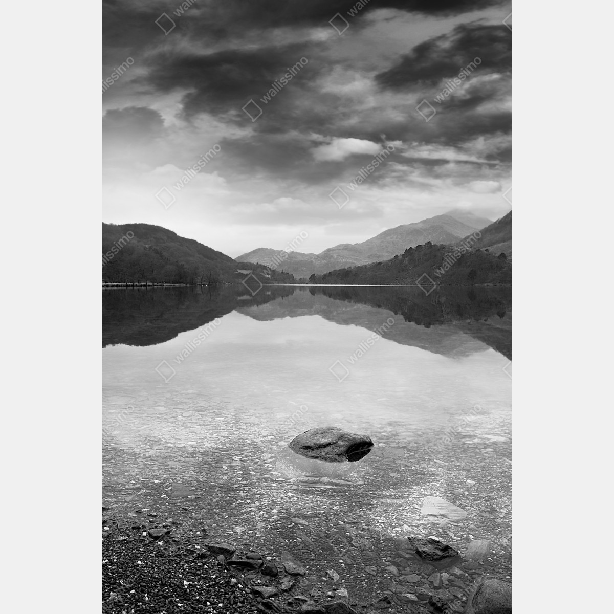 Fototapeta spokojne jezioro z górskim odbiciem – Wallissimo® Fototapeta spokojne jezioro z górskim odbiciem – Wallissimo®