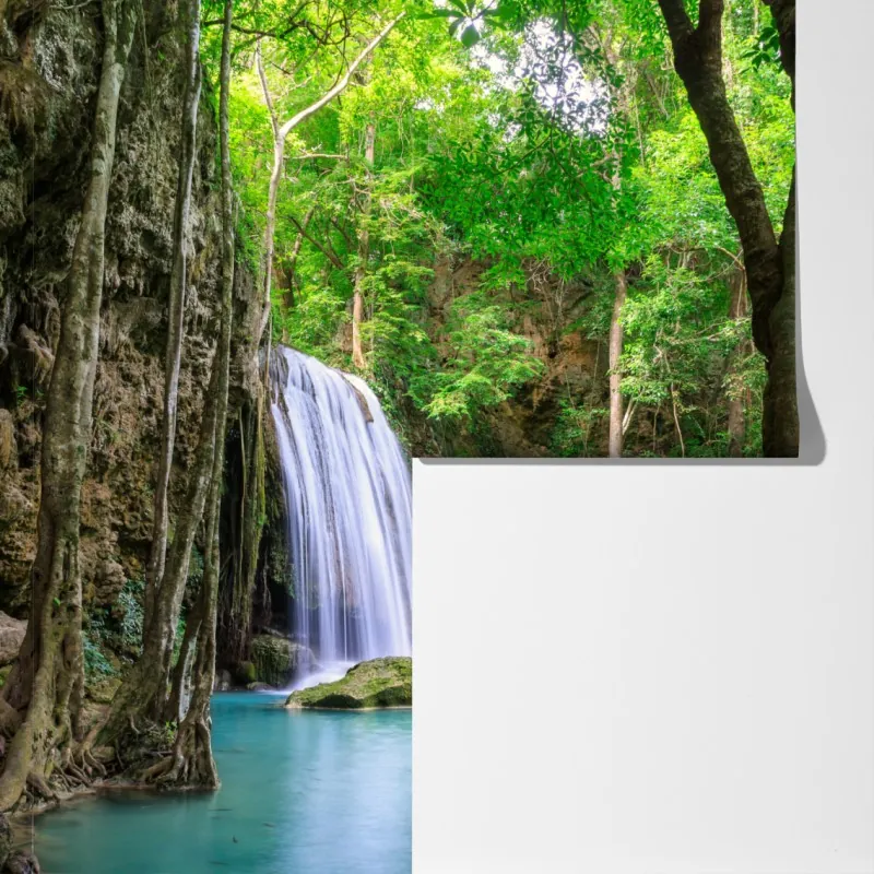 Fototapeta spokojny wodospad w Parku Narodowym Erawan – Wallissimo® Fototapeta spokojny wodospad w Parku Narodowym Erawan – Wallissimo®