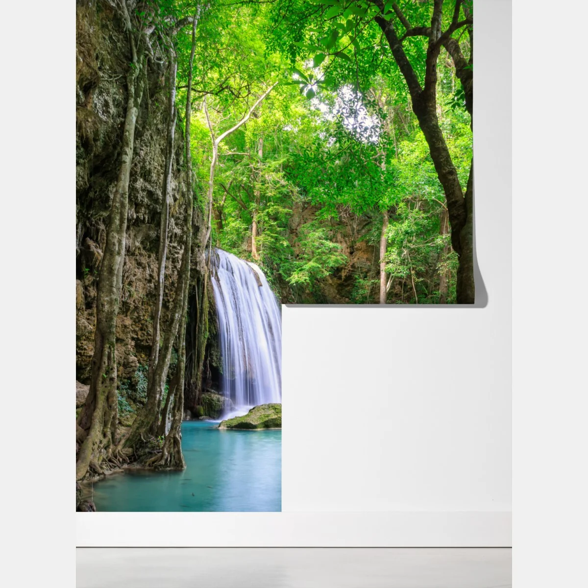 Fototapeta spokojny wodospad w Parku Narodowym Erawan – Wallissimo® Fototapeta spokojny wodospad w Parku Narodowym Erawan – Wallissimo®