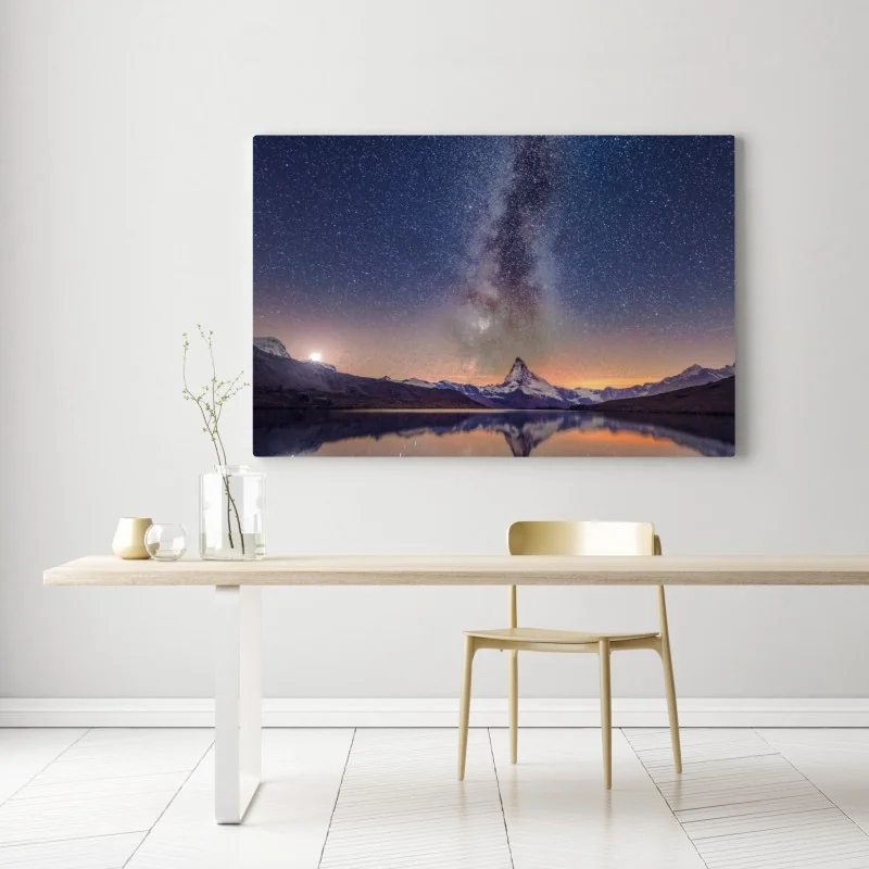 Obraz na płótnie droga mleczna nad alpejskim szczytem odbita w jeziorze – Wallissimo® Obraz na płótnie droga mleczna nad alpejskim szczytem odbita w jeziorze – Wallissimo®