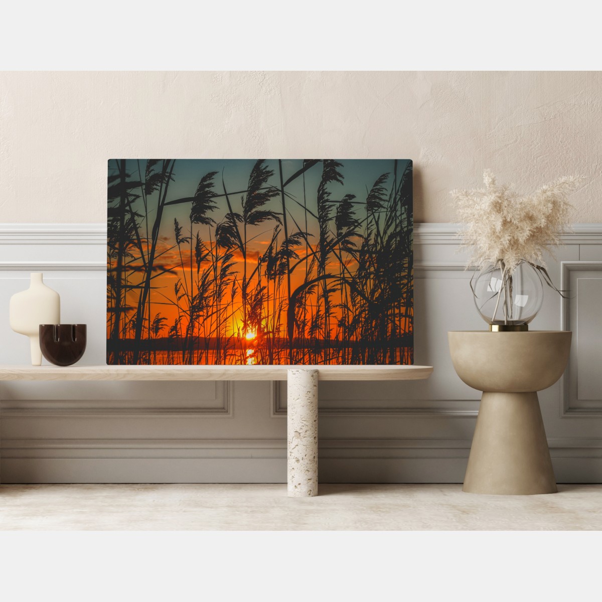 Obraz na płótnie zachód słońca nad jeziorem z sitowiem w sylwecie – Wallissimo® Obraz na płótnie zachód słońca nad jeziorem z sitowiem w sylwecie – Wallissimo®