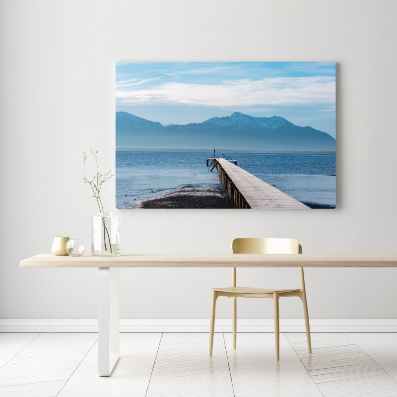 Obraz na płótnie mglisty pomost nad jeziorem o świcie – Wallissimo® Obraz na płótnie mglisty pomost nad jeziorem o świcie – Wallissimo®