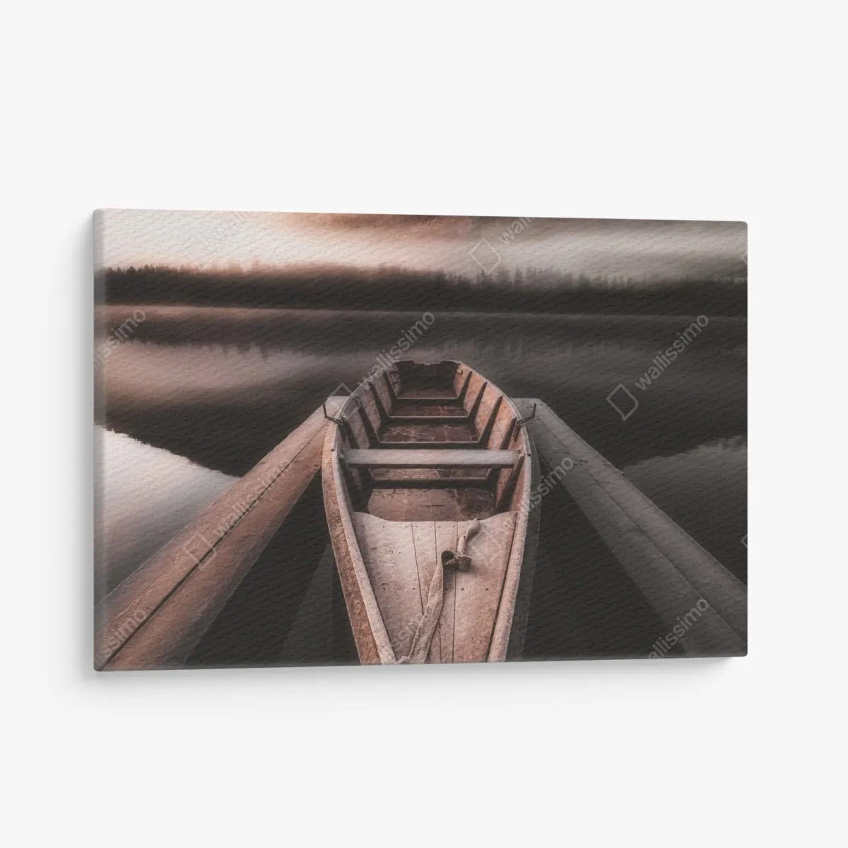 Obraz na płótnie mglista łódź przy górskim jeziorze – Wallissimo® Obraz na płótnie mglista łódź przy górskim jeziorze – Wallissimo®