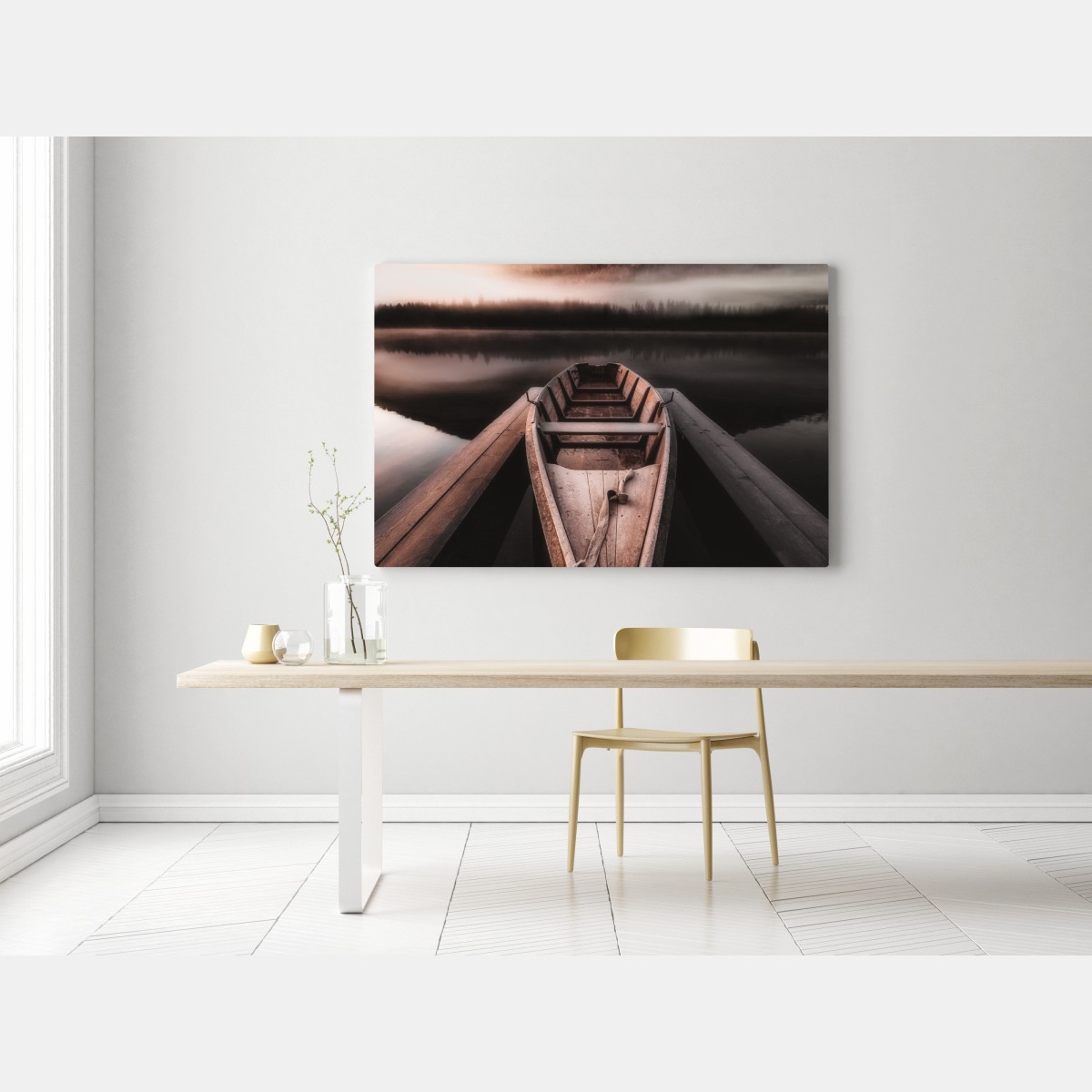 Obraz na płótnie mglista łódź przy górskim jeziorze – Wallissimo® Obraz na płótnie mglista łódź przy górskim jeziorze – Wallissimo®