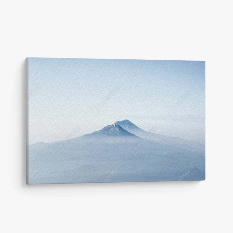 Obraz na płótnie mglisty niebieski szczyt górski