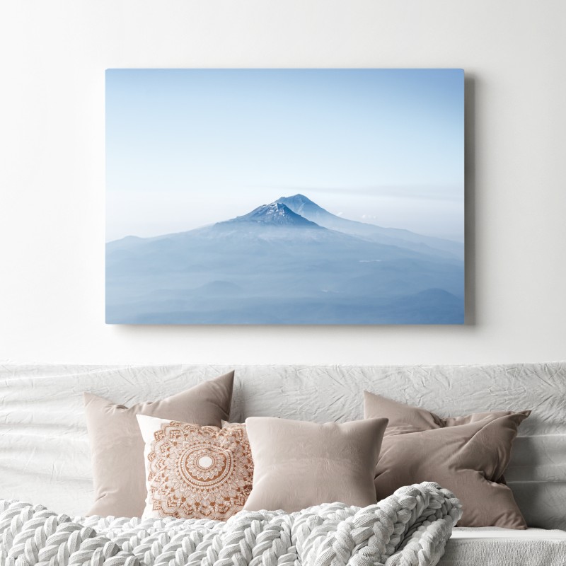 Obraz na płótnie mglisty niebieski szczyt górski – Wallissimo® Obraz na płótnie mglisty niebieski szczyt górski – Wallissimo®