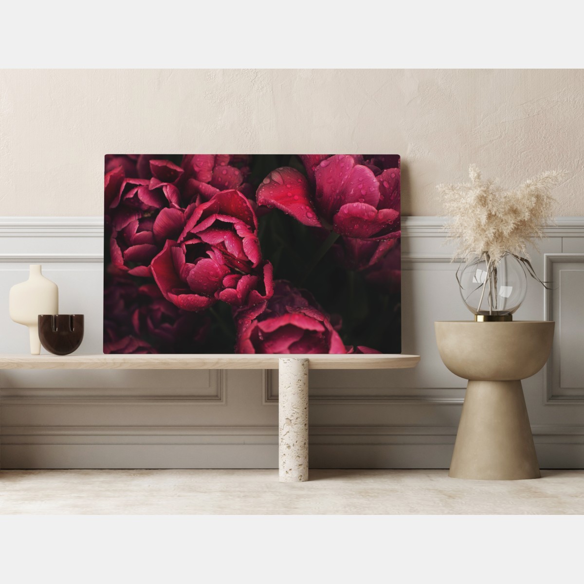 Obraz na płótnie głębokie bordowe kwiaty z kroplami wody – Wallissimo® Obraz na płótnie głębokie bordowe kwiaty z kroplami wody – Wallissimo®