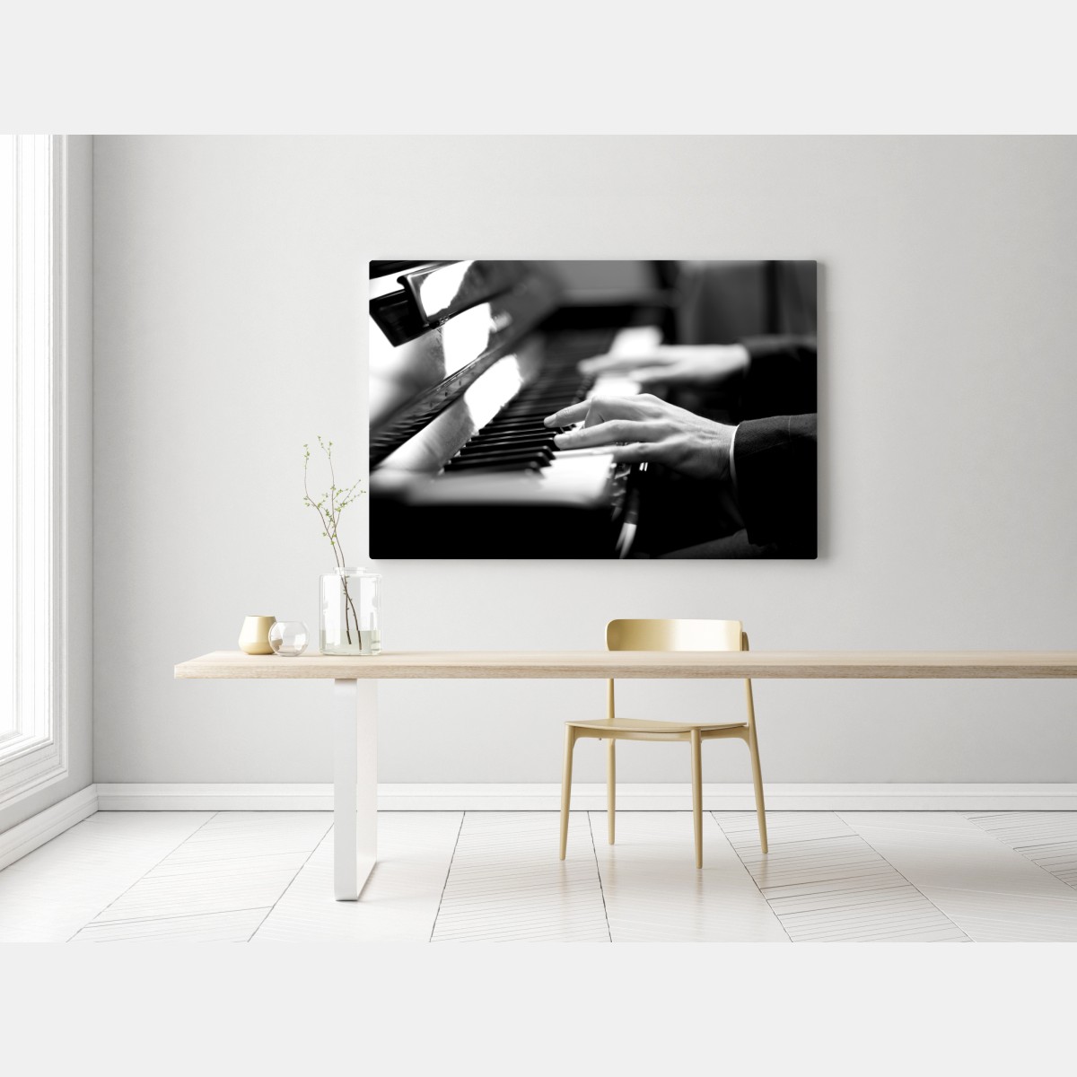 Obraz na płótnie ręce przy klawiaturze fortepianu w czerni i bieli – Wallissimo® Obraz na płótnie ręce przy klawiaturze fortepianu w czerni i bieli – Wallissimo®