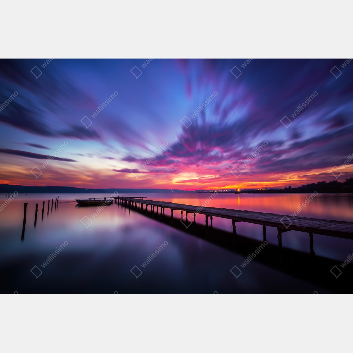 Obraz na płótnie zachód słońca nad spokojnym jeziorem z drewnianym pomostem – Wallissimo® Obraz na płótnie zachód słońca nad spokojnym jeziorem z drewnianym pomostem – Wallissimo®